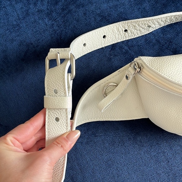 Roots white leather adjustable belt bag - Picture 2 of 6